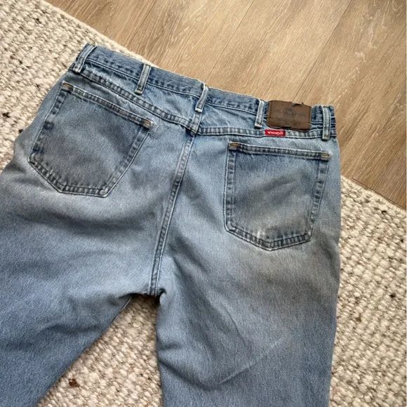 Vintage | Wrangler Distressed Straight-Leg Jeans - Picture 6 of 8